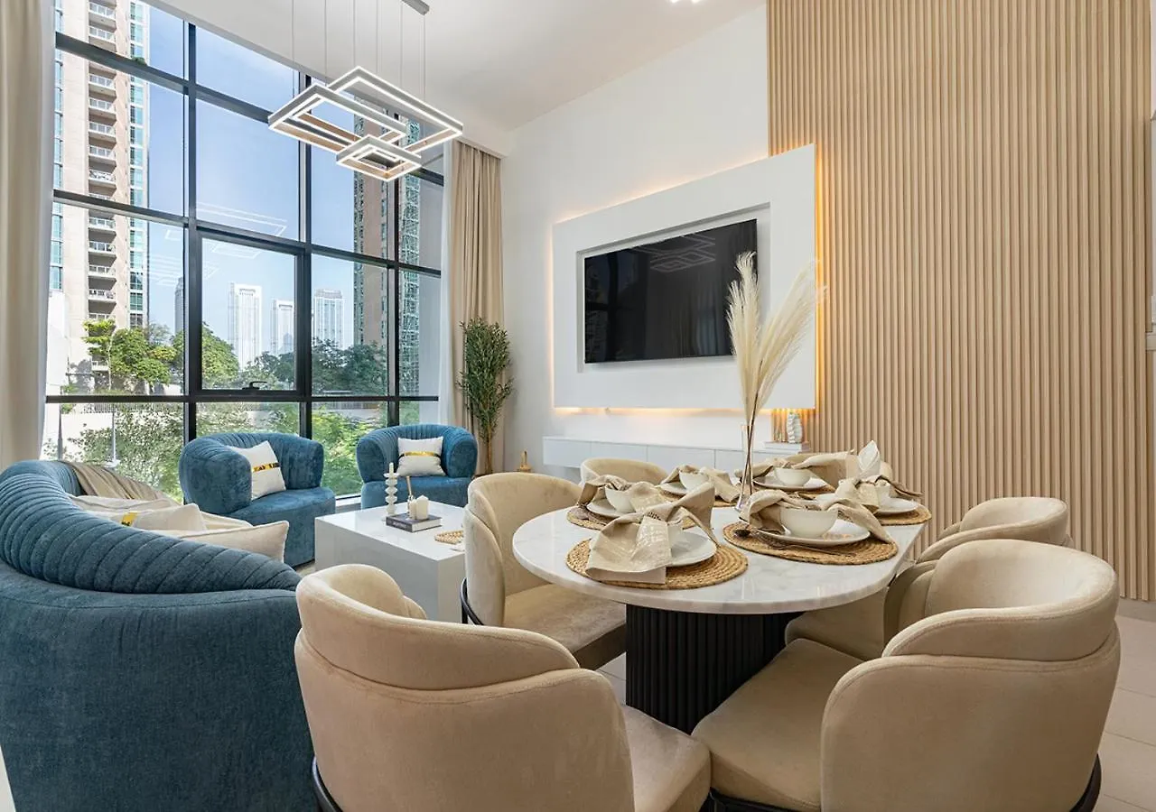 Luxurious 2-Bedroom Apartment In Downtown With Burj Khalifa View Dubai