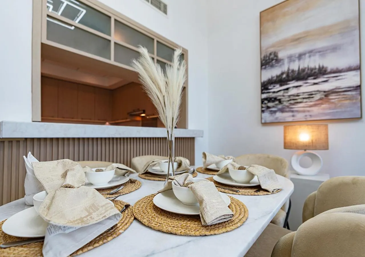 Luxurious 2-Bedroom Apartment In Downtown With Burj Khalifa View Dubai United Arab Emirates