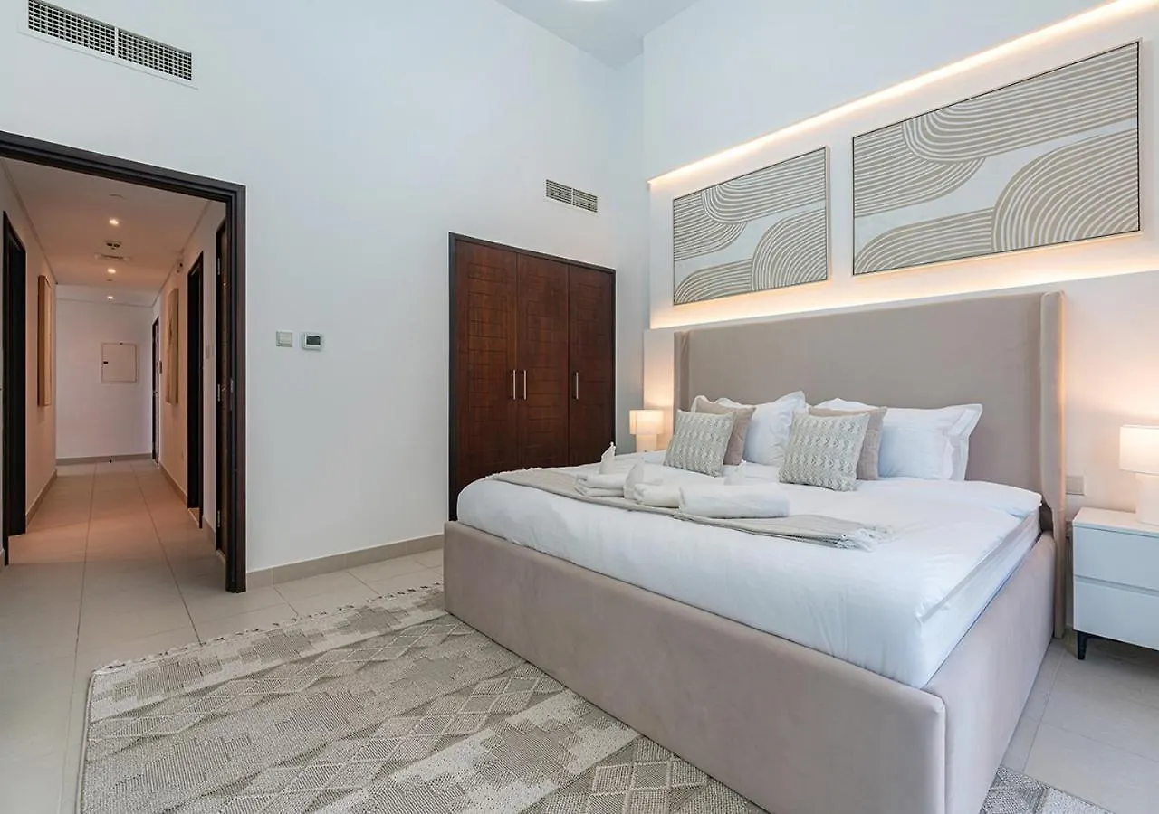 Luxurious 2-Bedroom Apartment In Downtown With Burj Khalifa View Dubai