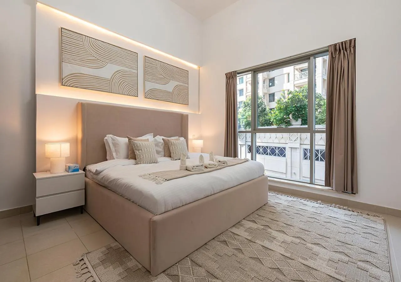 Luxurious 2-Bedroom Apartment In Downtown With Burj Khalifa View Dubai