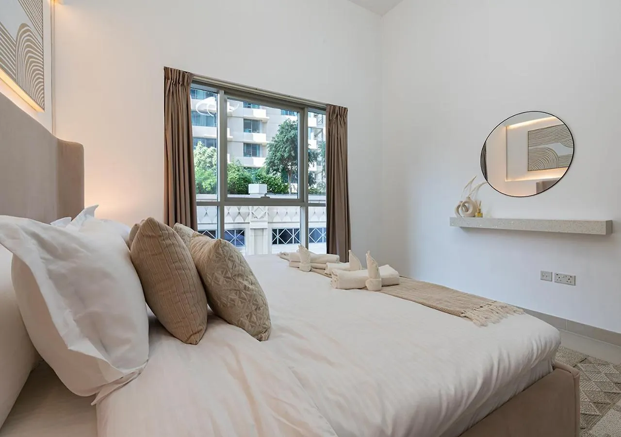 Luxurious 2-Bedroom Apartment In Downtown With Burj Khalifa View Dubai