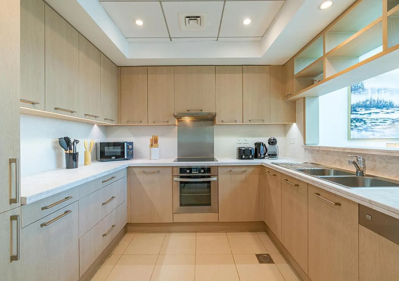 Luxurious 2-Bedroom Apartment In Downtown With Burj Khalifa View Dubai
