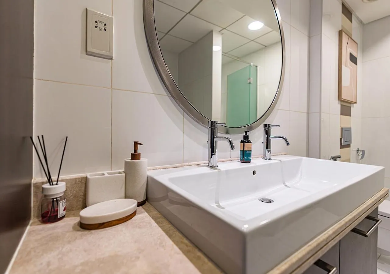 Luxurious 2-Bedroom Apartment In Downtown With Burj Khalifa View Dubai