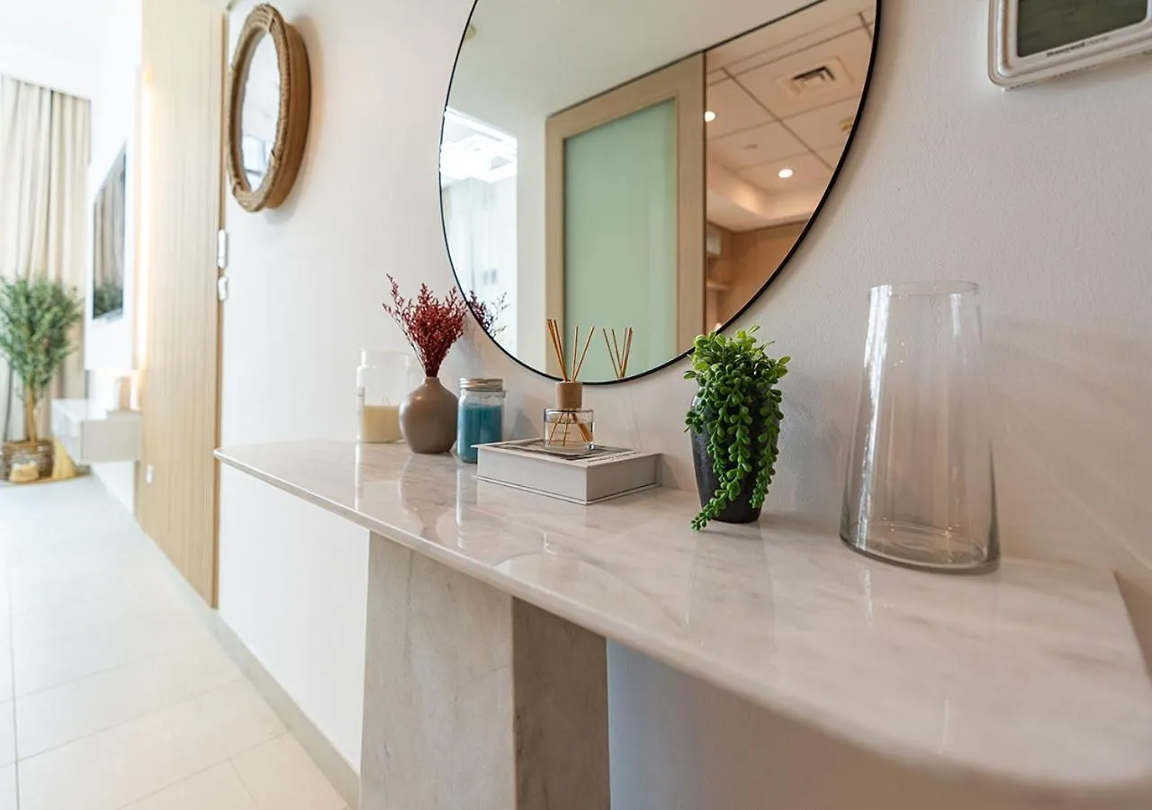 Luxurious 2-Bedroom Apartment In Downtown With Burj Khalifa View Dubai